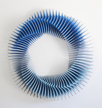 Anna Kruhelska -&nbsp;Constant Change 112 43" round