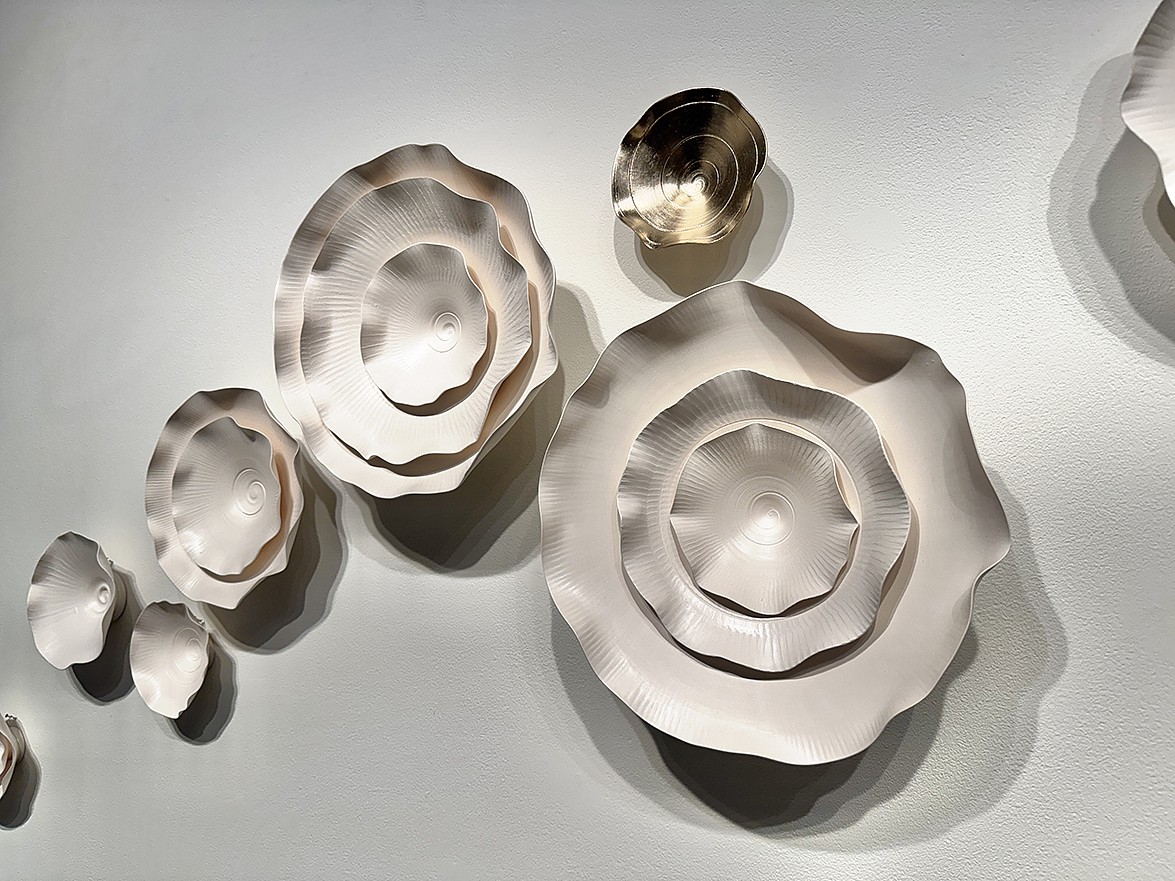 Lucrecia Waggoner, Golden Drift
Porcelain with moongold leaf, 60 x 96 in. as shown. May be re-configured.